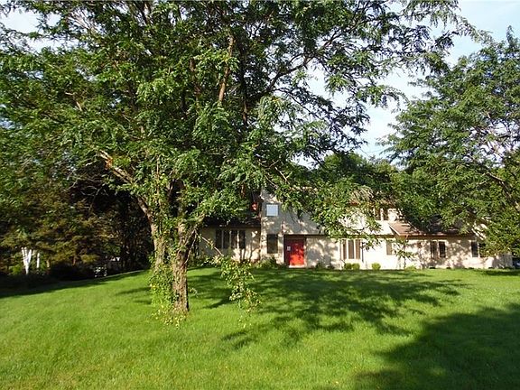 3rd image of 95 Drumlin View Dr