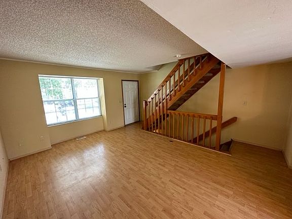 5th image of 4933 Singleton Dr #11B