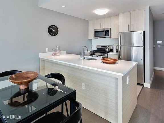 3rd image of 4212 28th St APT 6H