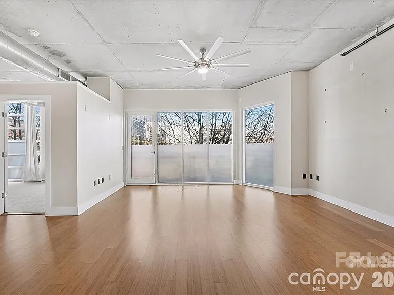 505 E 6th St #304 — Photo 8