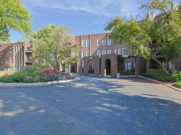 1430 Sandstone Dr APT 202, Wheeling, IL 60090