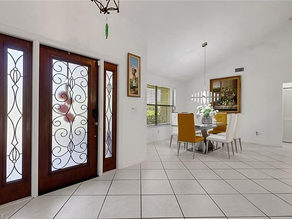 2nd image of 3036 Round Table LN
