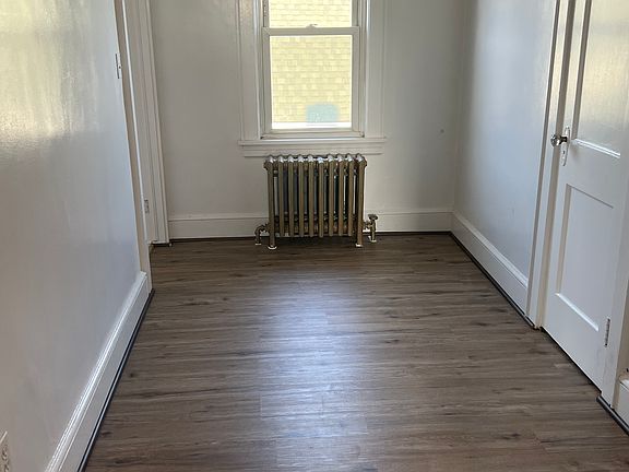 4th image of 328 Jackson Ave #3