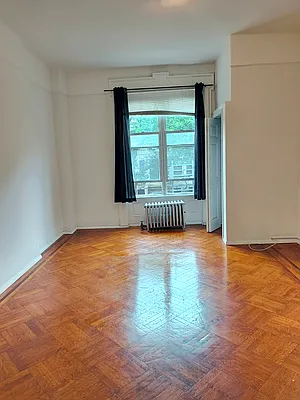 Rented by Dyer Estate Mgmt | media 12