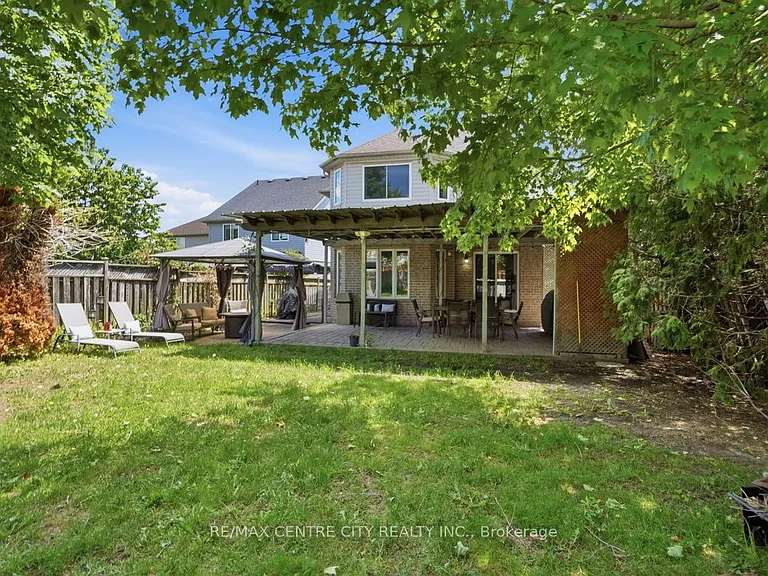1141 Crosscreek Cres — Photo 25