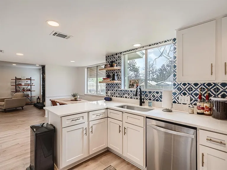 7701 Copano Dr — Photo 14