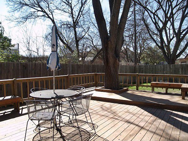 Oversized deck for great parties