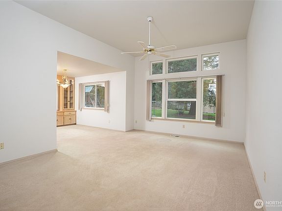 4th image of 16123 12th Avenue E