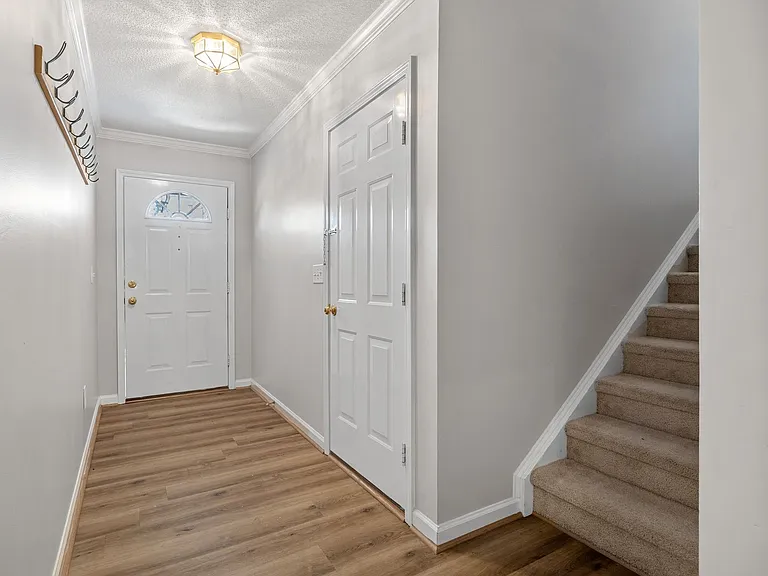 17 Waterfield Ct — Photo 5