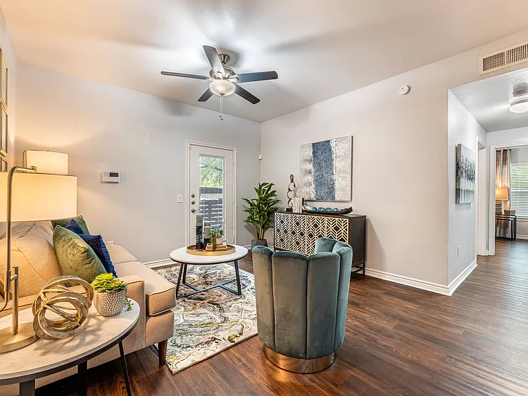 Lakebridge Apartments — Photo 6