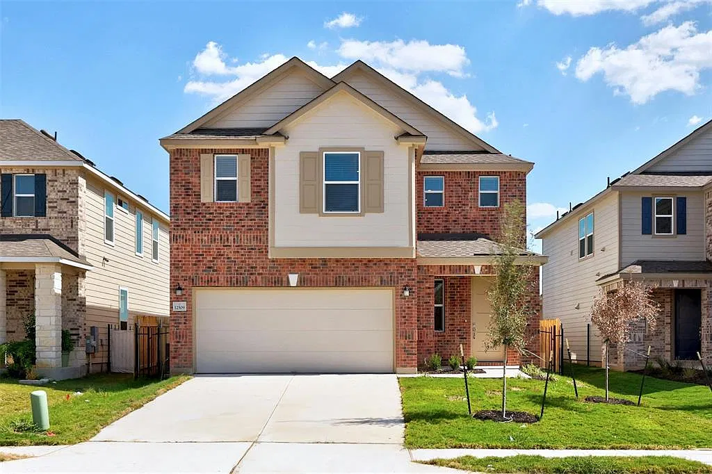 4 bed, 2.5 bath, 2527 sqft, $2,500 — Photo 1