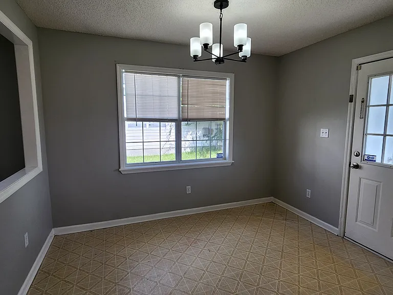 4126 Sedgwyck Ln — Photo 3