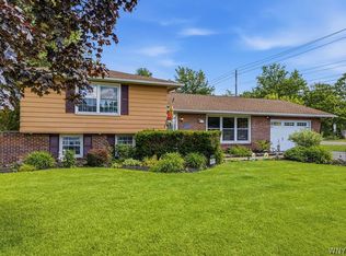 23 Eisenhower Dr, Lockport, NY 14094