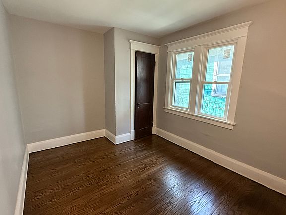 4th image of 208 Lovering Ave #2