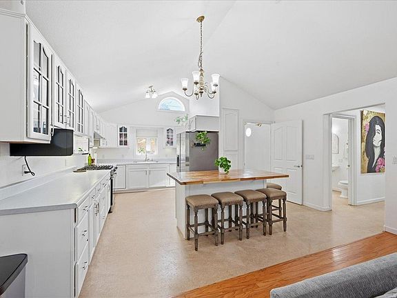 5th image of 22858 Pleasant Valley Rd