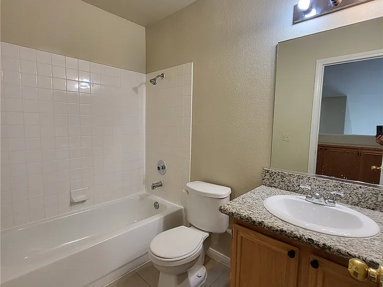 8236 W Rochelle Ave — Photo 11