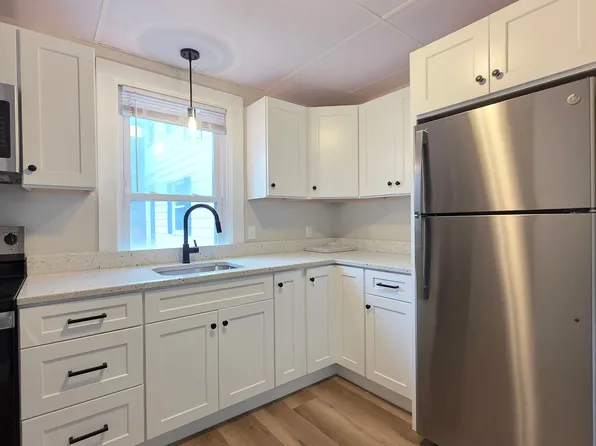  5 Chopmist Hill Rd 1stflr 1b/1b Renovated Heatincluded Laundry! Prkg!, 5 Chopmist Hill Rd Floor 1, Chepachet, RI 02814