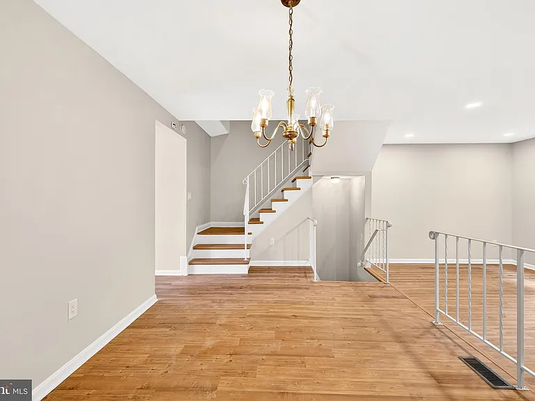 7306 Eggar Woods Ln — Photo 10