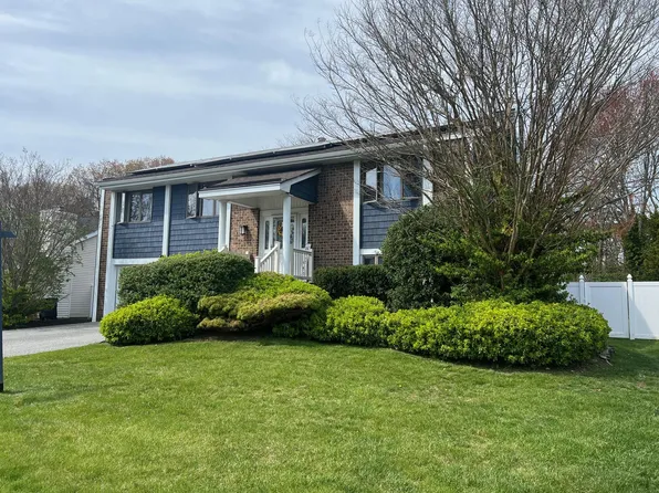 47 Joanne Drive, Holbrook, NY 11741