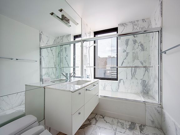 5th image of 422 E 72nd St APT 25D