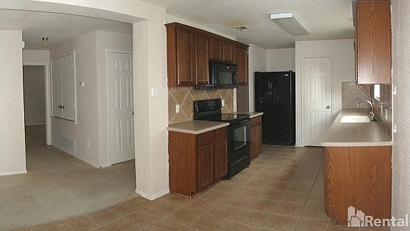 3rd image of 2212 Maedell Dr