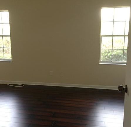 3rd image of 11417 Lakeview Dr