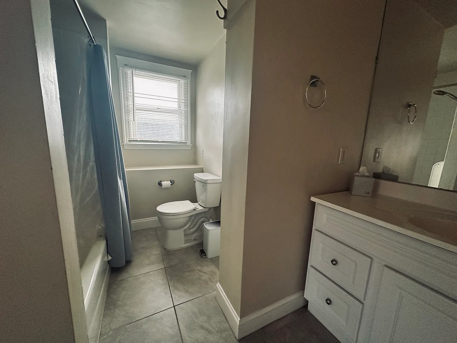 6 bed, 9999 sqft, $7,000 — Photo 2