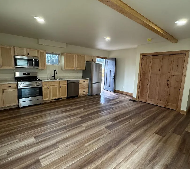 206 W Main Ave #4