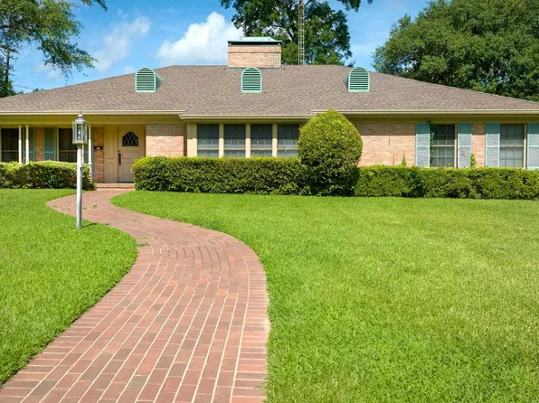 15 Covington Dr, Longview, TX 75602