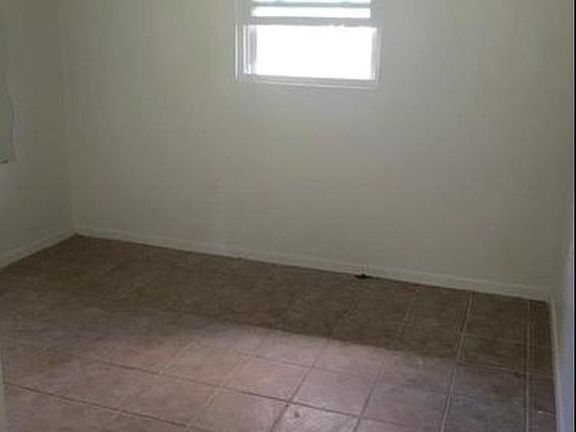 5th image of 913 Lincoln St