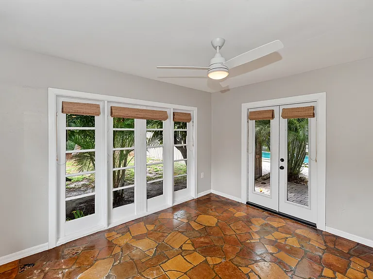 1010 Virginia Dr — Photo 17
