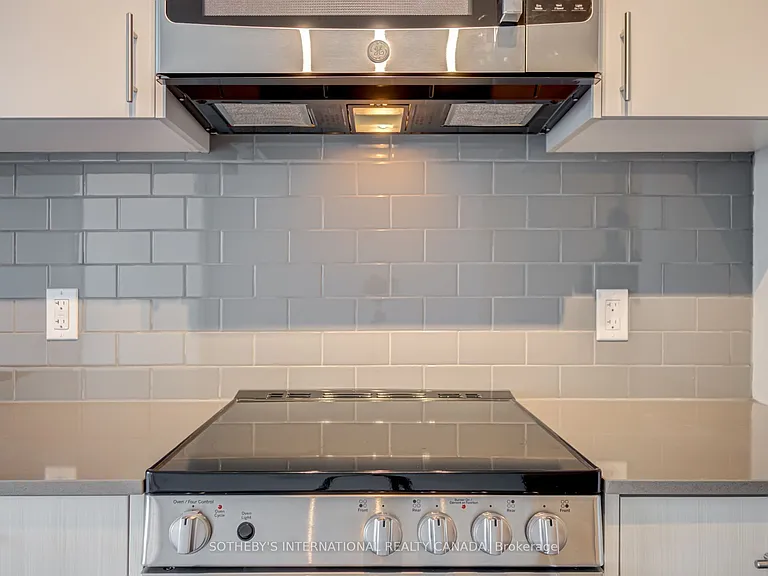 1195 The Queensway Ave #803 — Photo 9