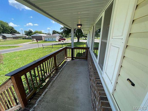 4th image of 1036 Washington Dr