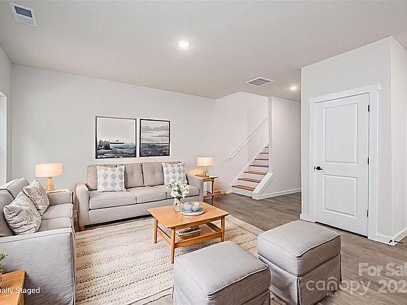 5th image of 1951 32nd St NE #1