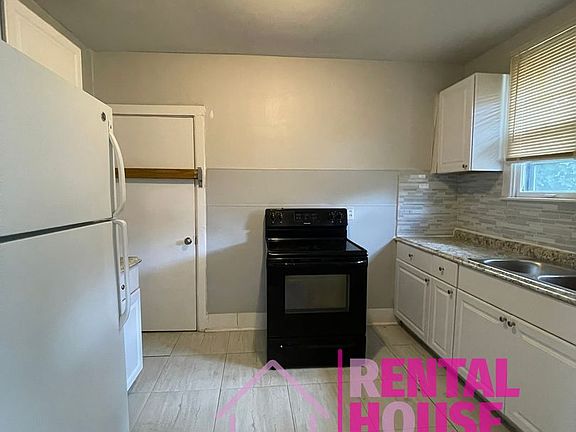3rd image of 15766-68 Ferguson Ave #15768