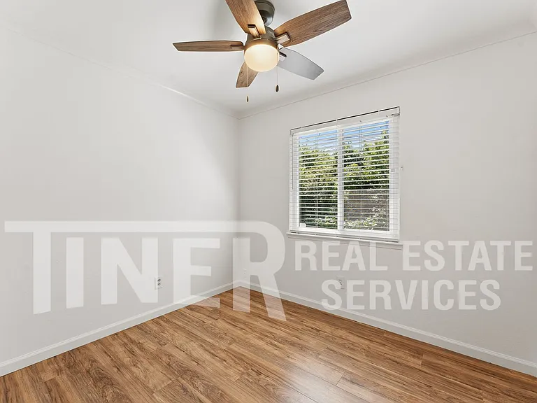 6000 Coyle Ave — Photo 16