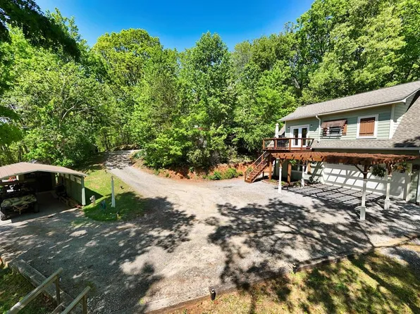 590 Kanuga St, Hiawassee, GA 30546