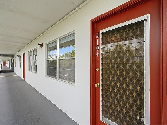 4th image of 1401 SW 134th Way #410c