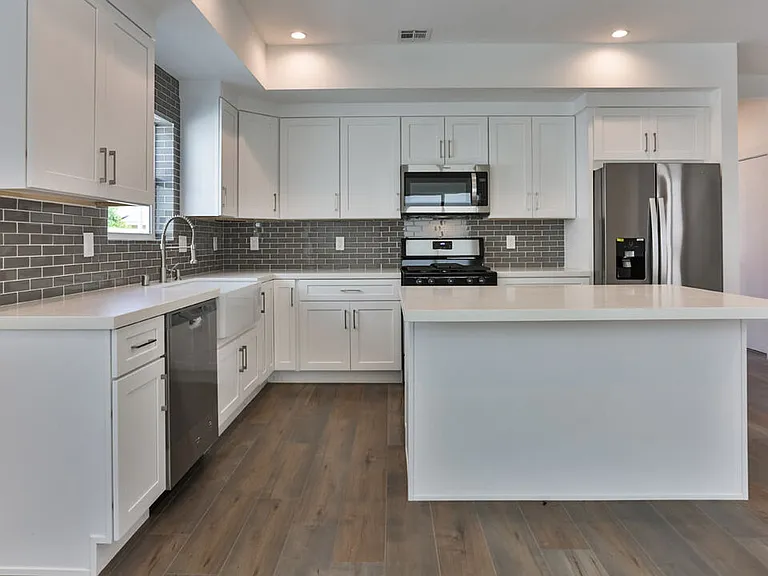 3946 S Budlong Ave #1/2 — Photo 23