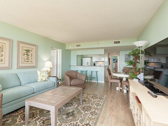 3rd image of 7400 Ridgewood Ave #203