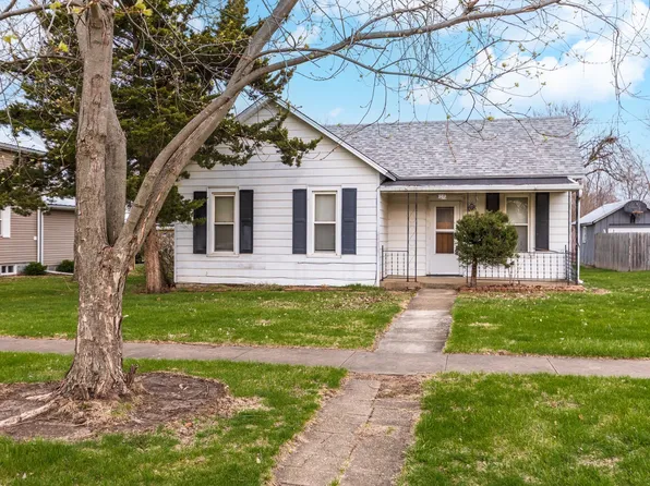 214 W Owsley St, Chenoa, IL 61726