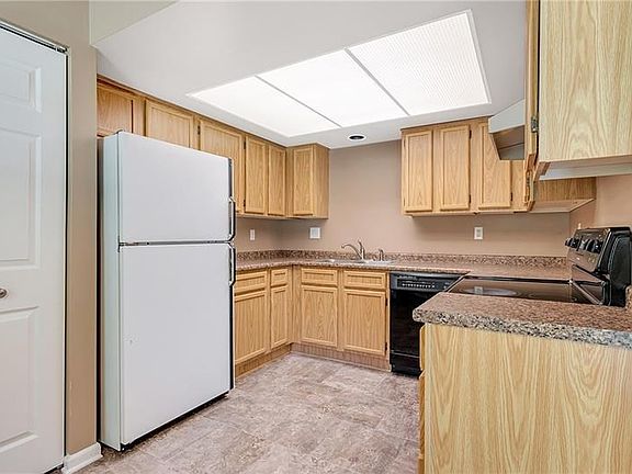 5th image of 244 Clearbrook Ct