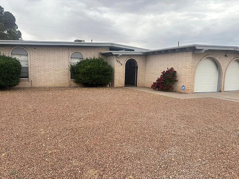 10316 Ashwood Dr — Photo 2