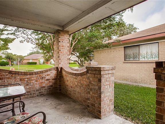 4th image of 725 Brookfield Dr