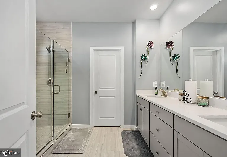 2083 Armstrong Ter — Photo 13
