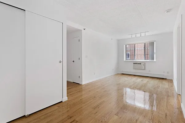 Sold by Brooklyn Bridge | media 2