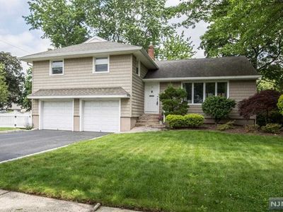 51 Prell Ln, New Milford, NJ, 07646