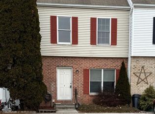 4 Oxwood Cir, New Oxford, PA 17350