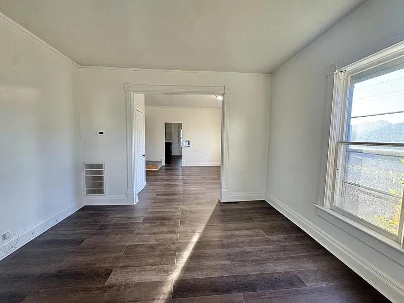 3 bed, 1.0 bath, 1478 sqft, $1,499 — Photo 2