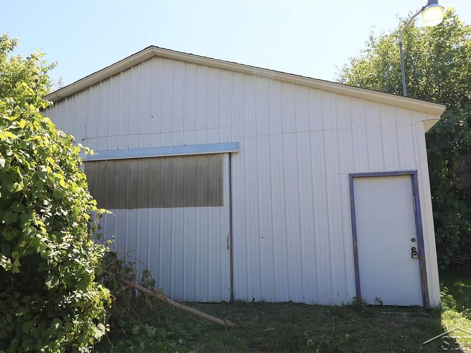 2nd image of 828 N 23rd St